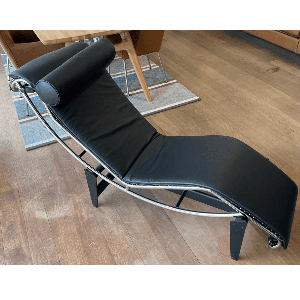 LC4-Chaiselong-udstillingsmodel-schiang-living