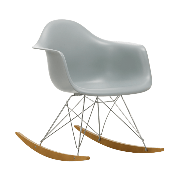 Eames plastic armchair RE RAR i ahorn/krom og i farven light grey