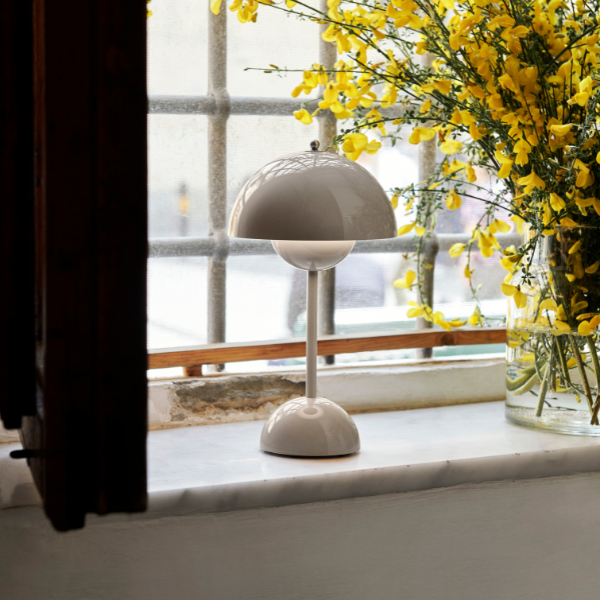 Flowerpot VP9 | Bordlampe