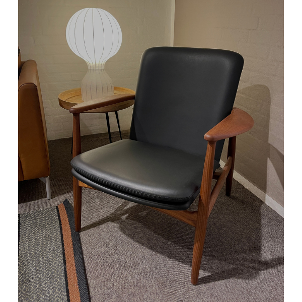 BO90 Chair | Valnød – Sort læder | Arne Vodder