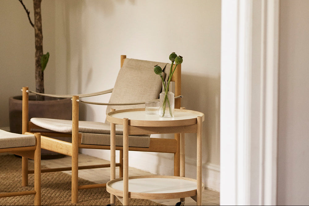 Brdr. Krüger Bølling Bakkebord i stue med HB Lounge Chair