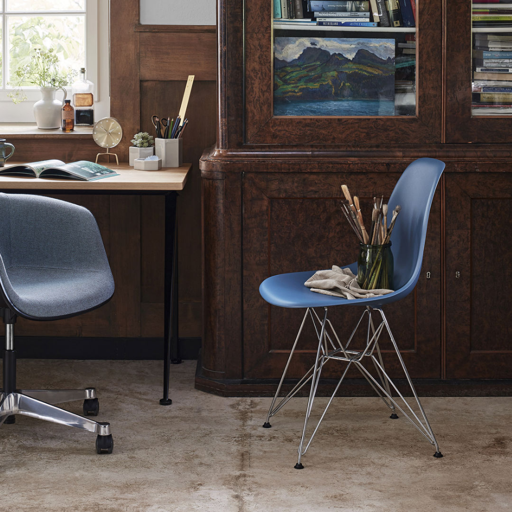Eames Plastic Side Chair DSR Krom