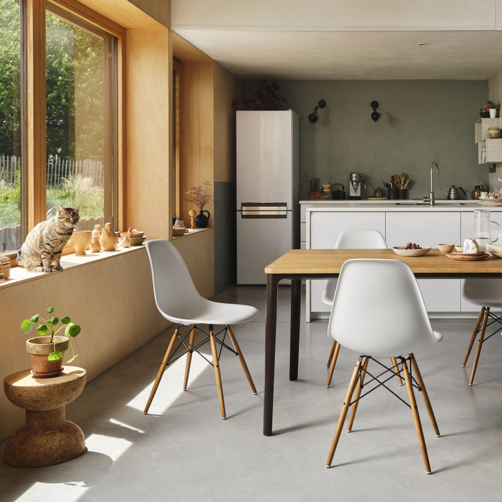 Eames Plastic Side Chair DSW Ahorn