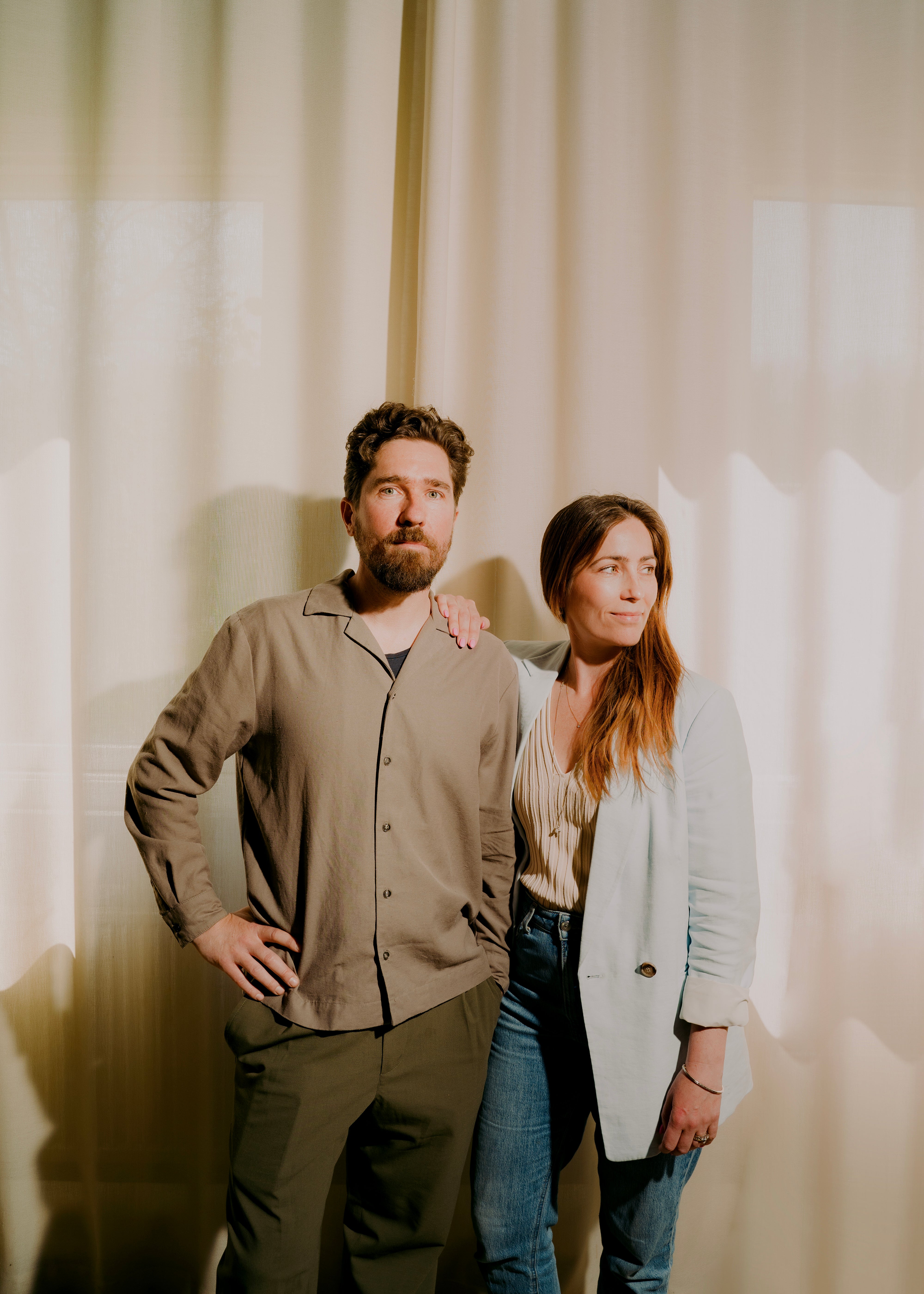 Jonas og Julie Krüger der står sammen