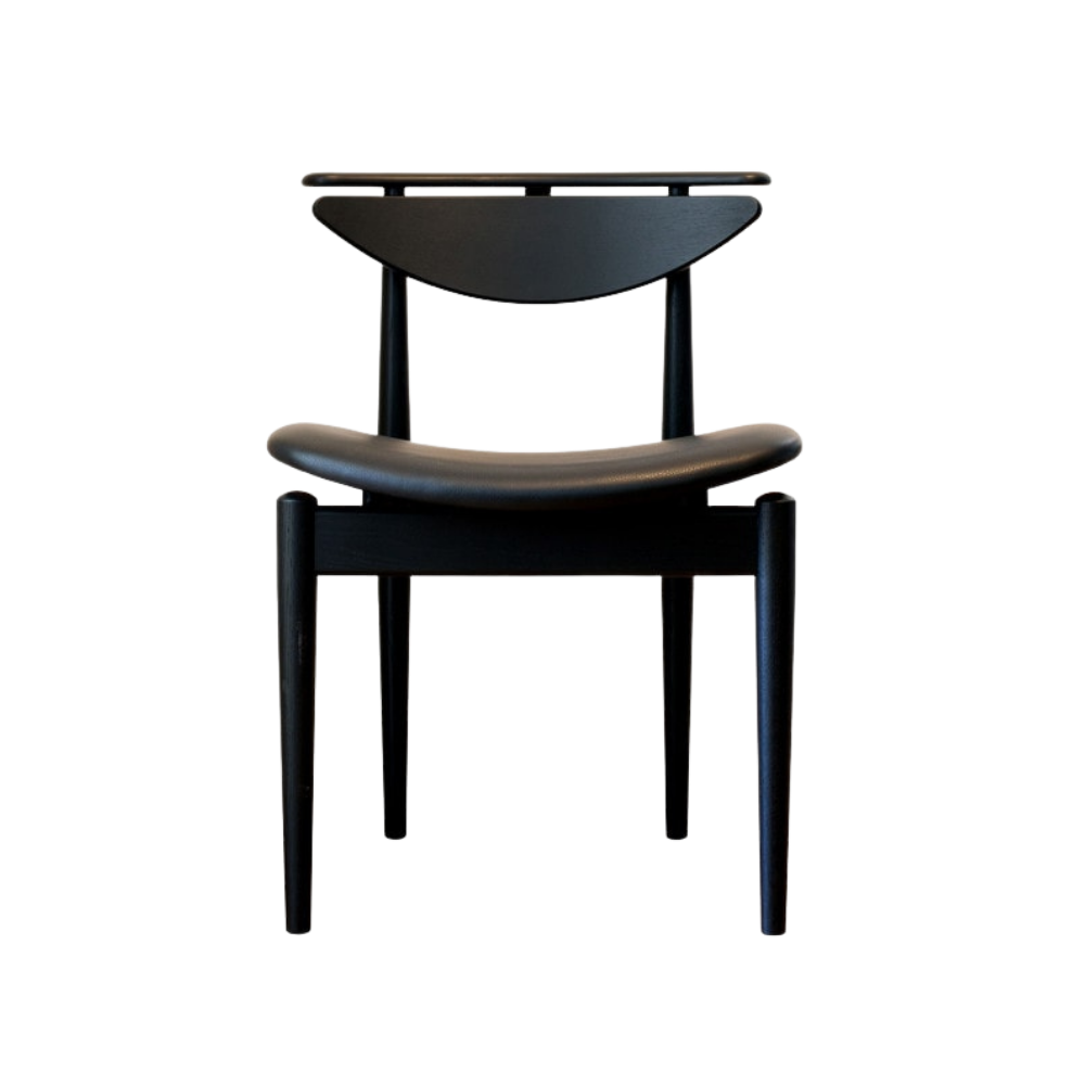 Karmstolen | Sortlakeret eg og sort læder