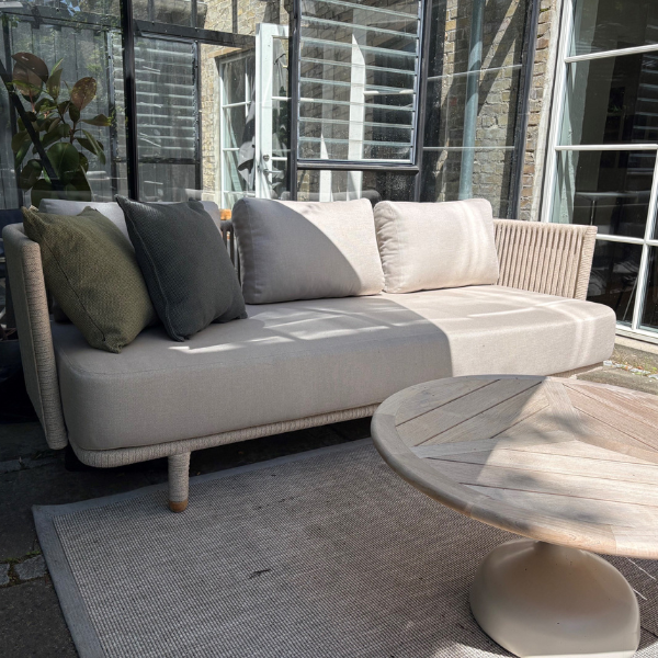 Moments Lounge Sofa | Glaze Sofabord | Cane-line