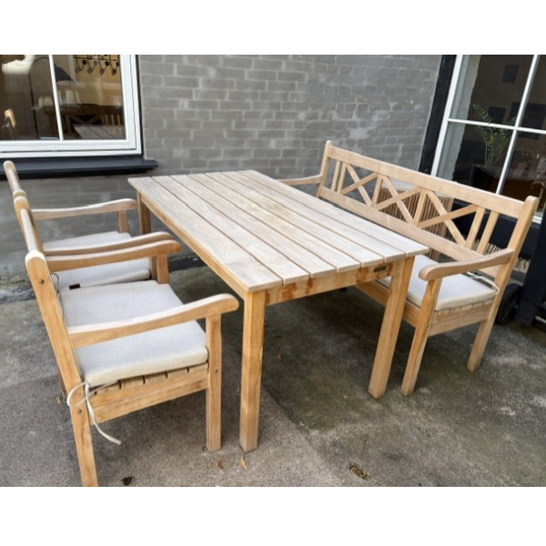 Skagerak Skagen sæt i teak | Bord + bænk + 2 stole inkl. hynde | Udstillingsmodel