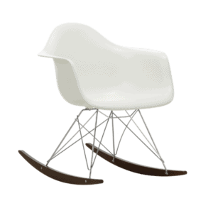 Eames plastic armchair RE RAR i mørk ahorn/krom og i farven white