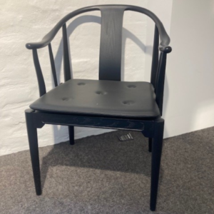 udstillingsmodel-kina-stol-hans-j-wegner-fritz-hansen-schiang-living.