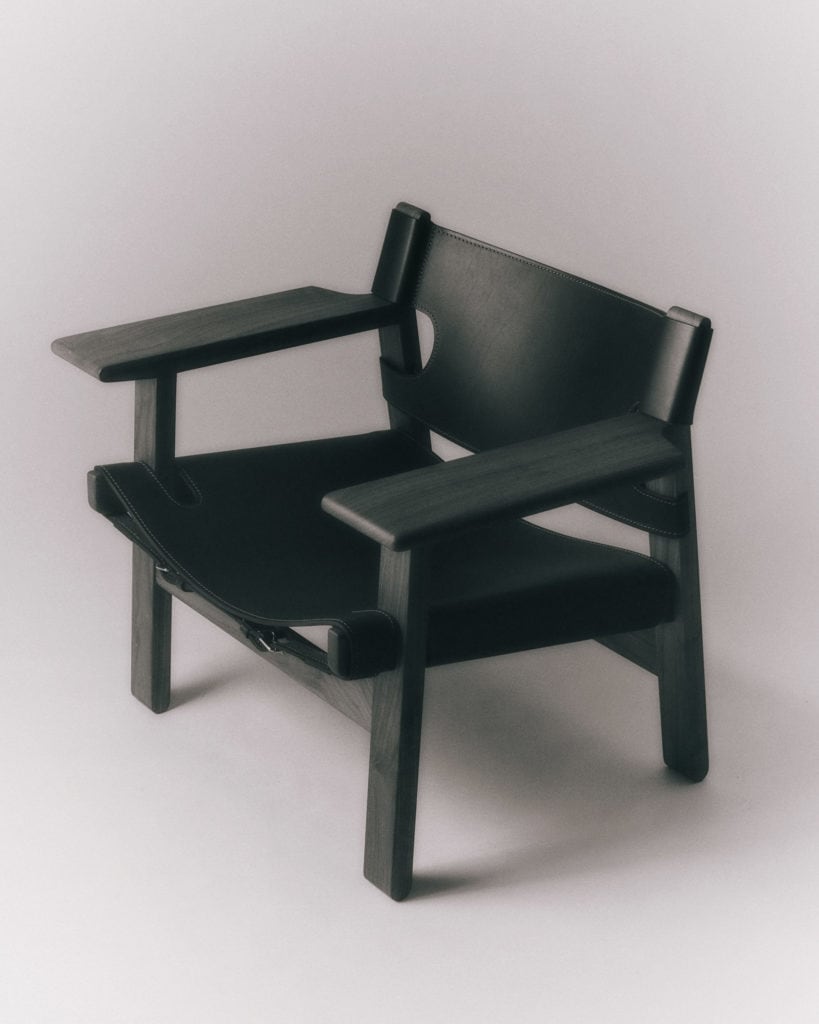 Den spanske stol i sort eg og sort læder