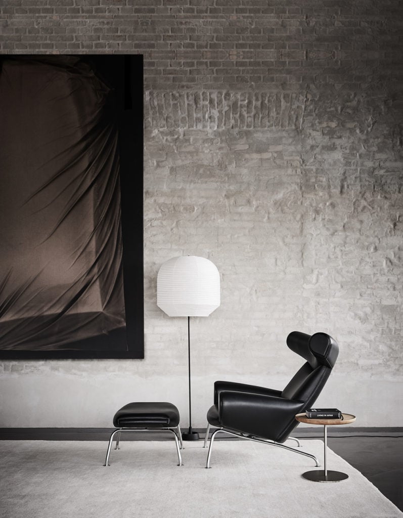 Hans J. Wegner Ox Chair i sort læder - miljø