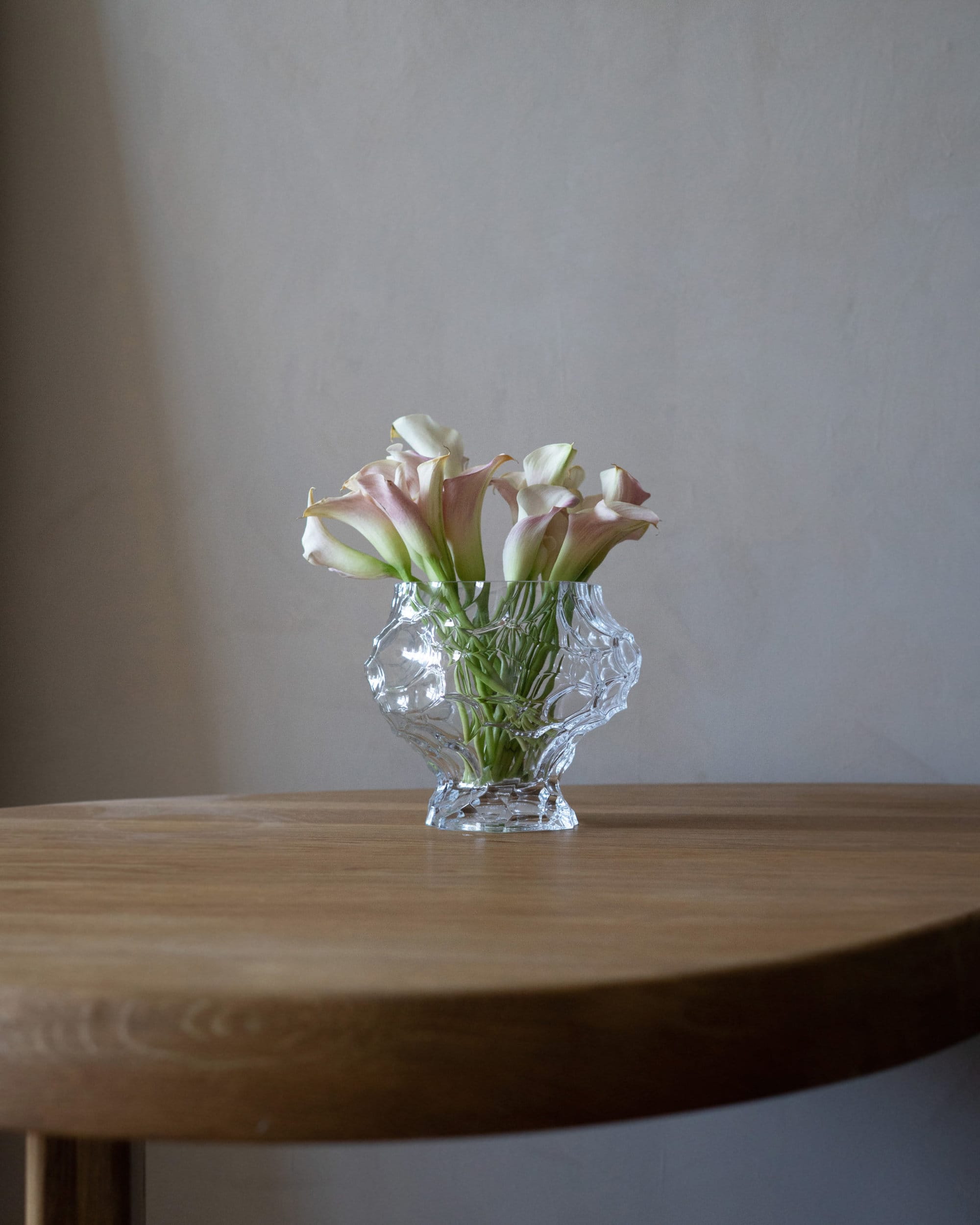 Canyon medium vase med blomster