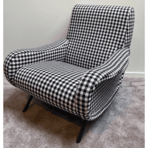 Cassina Furniture 720 Lady chair iconic edition - udstillingsmodel
