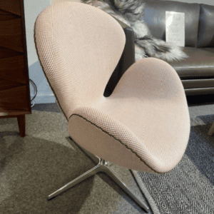 svane-choice-2024-serpentine-0232-udstillingsmodel-fritz-hansen-schiang-living.