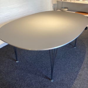 udstillingsmodel-demo-piet-hein-b619-fritz-hansen-grey-schiang-living.