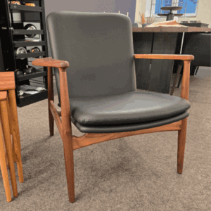 BO90 Chair | Valnød – Sort læder | Arne Vodder