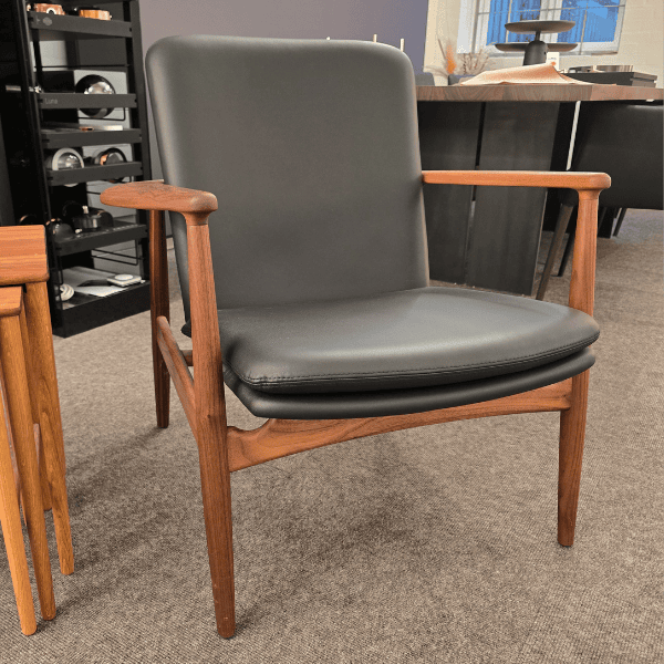 BO90 Chair | Valnød – Sort læder | Arne Vodder